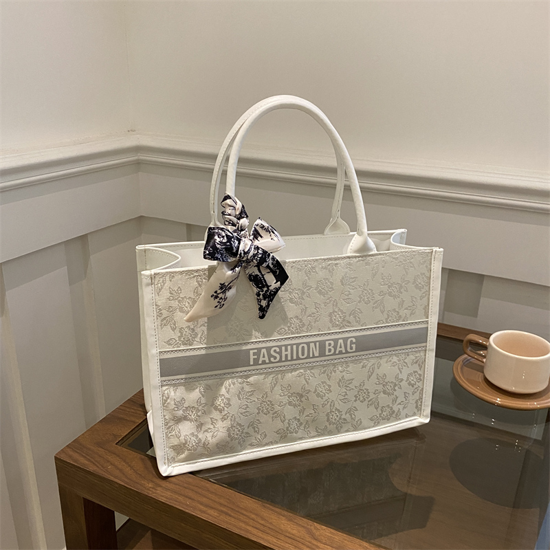 Luxe elegante dames handtas me - Leatherwork Letters recensie en prijs